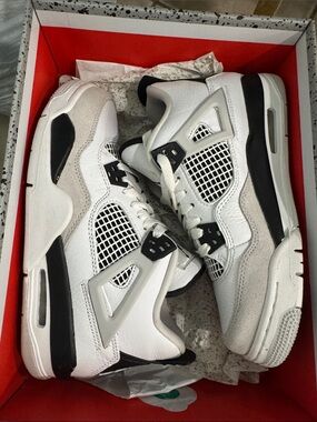 Air Jordan 4 Retro